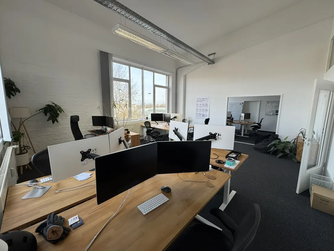 Privates Büro mit Lounge Chair