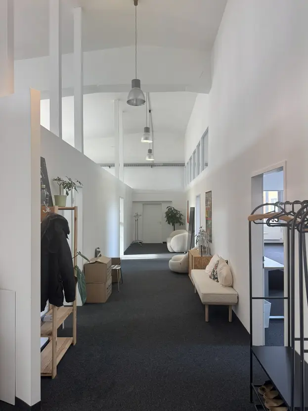 Loft-Flur mit hohen Decken